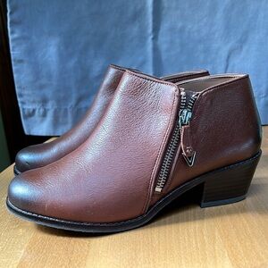 Vionic Jolene bootie, size 6.5W